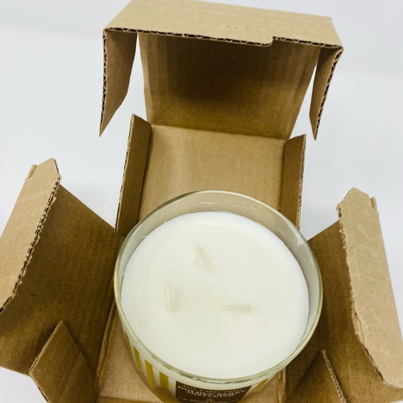 NWT Bath & Body Works Golden Berry Mistletoe 60 hour candle - Picture 5 of 7